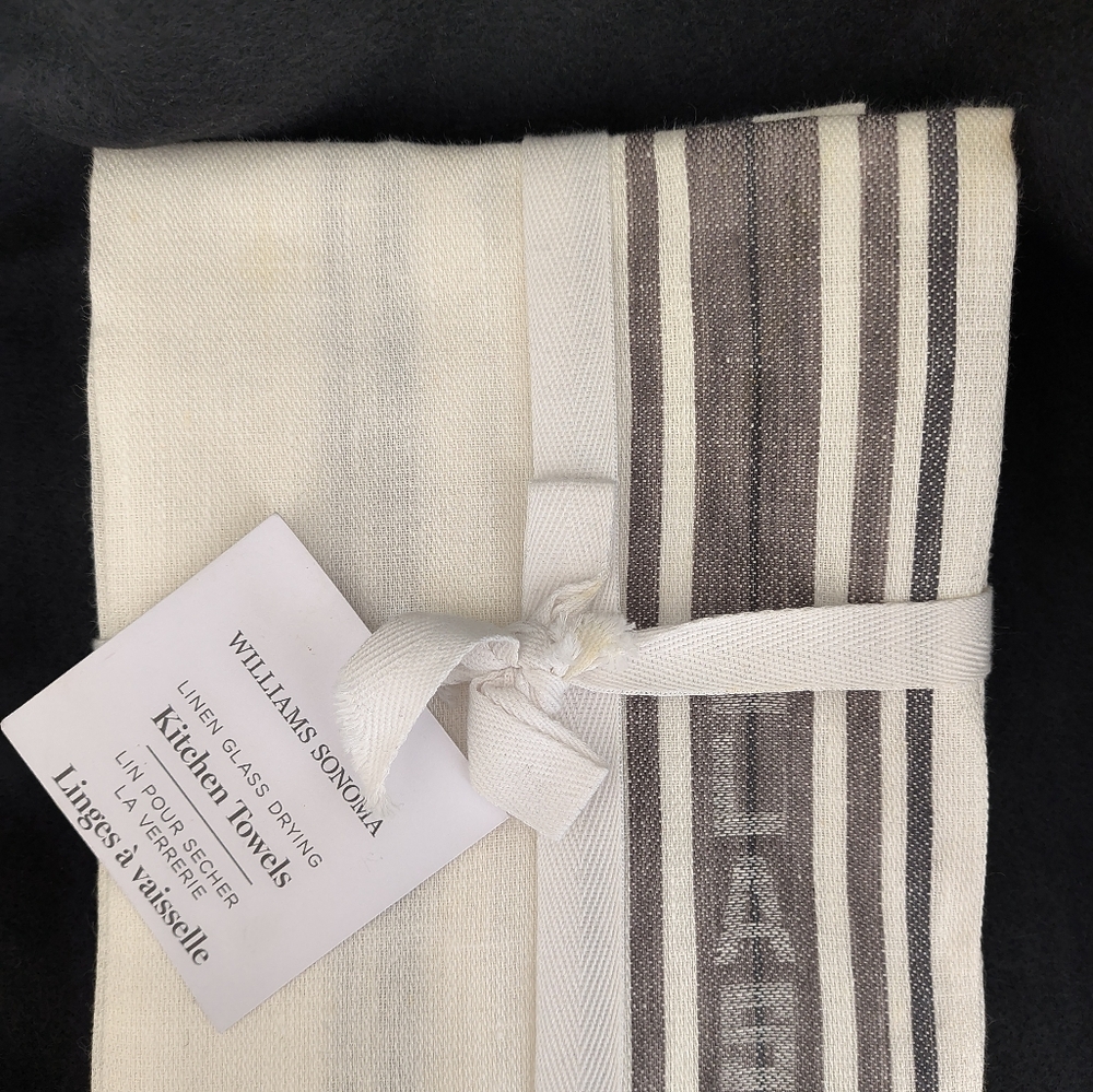 Williams Sonoma Linen Glass Drying Kitchen Towels. Nice gift idea.